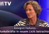 Dunkelkräfte in neuem Licht betrachtet – Annegret Hallanzy