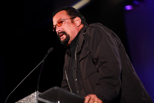 Steven Seagal – Konzerne zerstören unsere Welt