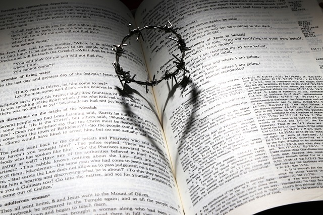 Satanismus, Religionen und die zwei Seiten der selben Medaille